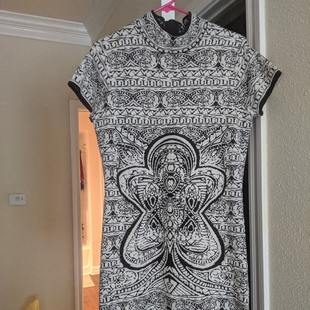 Neiman Marcus Tunic Top